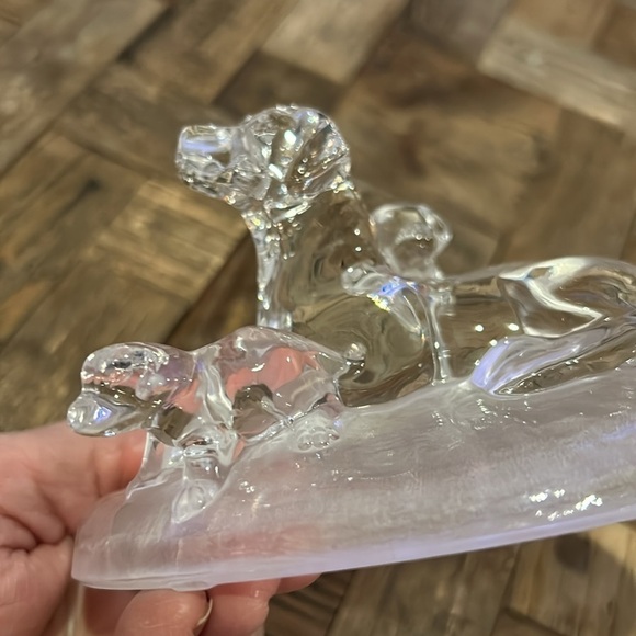 Labrador 2 Puppies Glass Paperweight - Picture 2 of 5